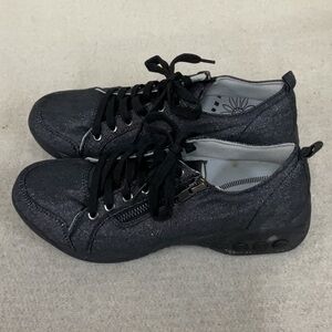 EUC Woman’s Therafit sneakers